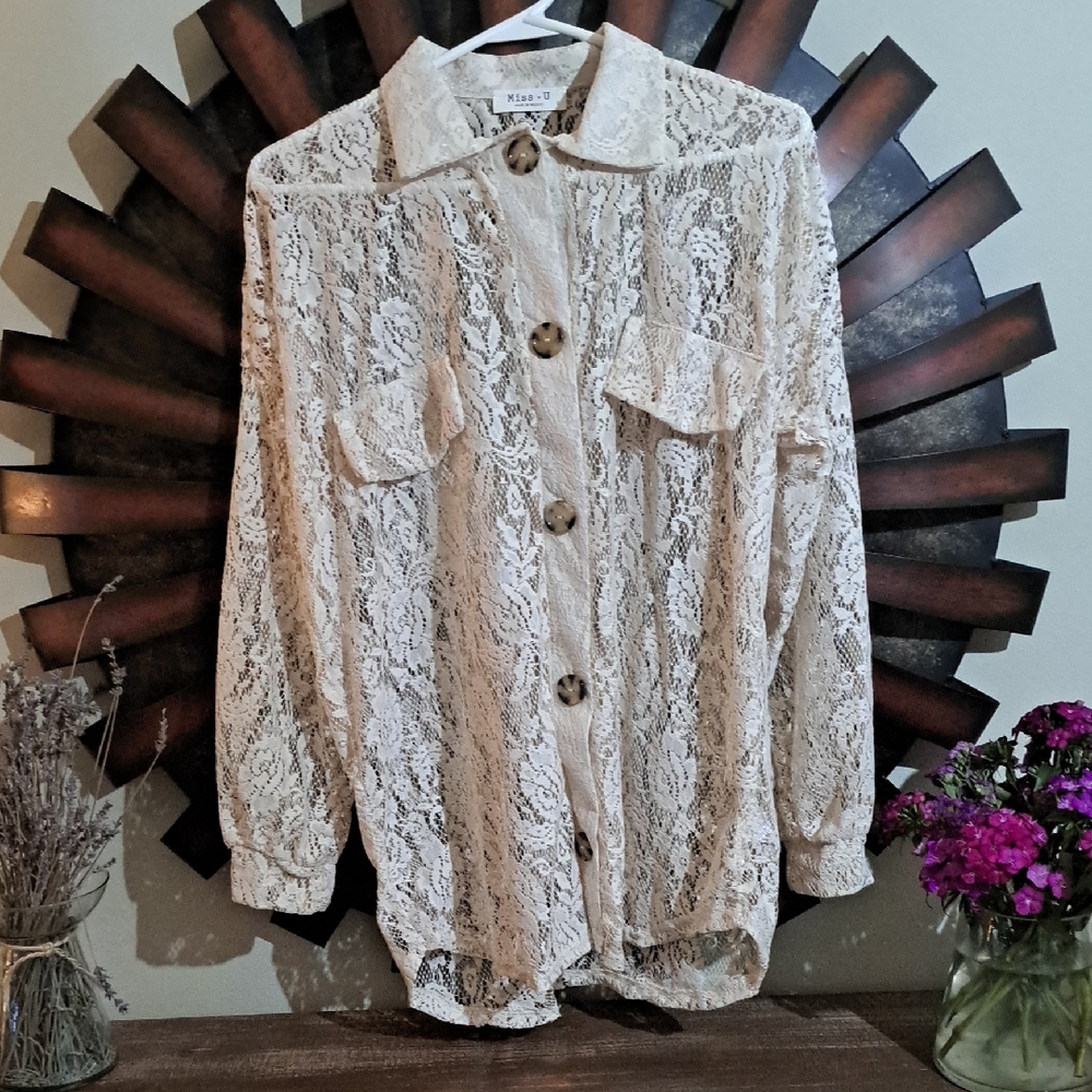 ❤️Women's Lace Button-Up Top - Picture 3 of 9